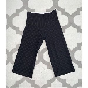 Lululemon black  Capri pants with stripes